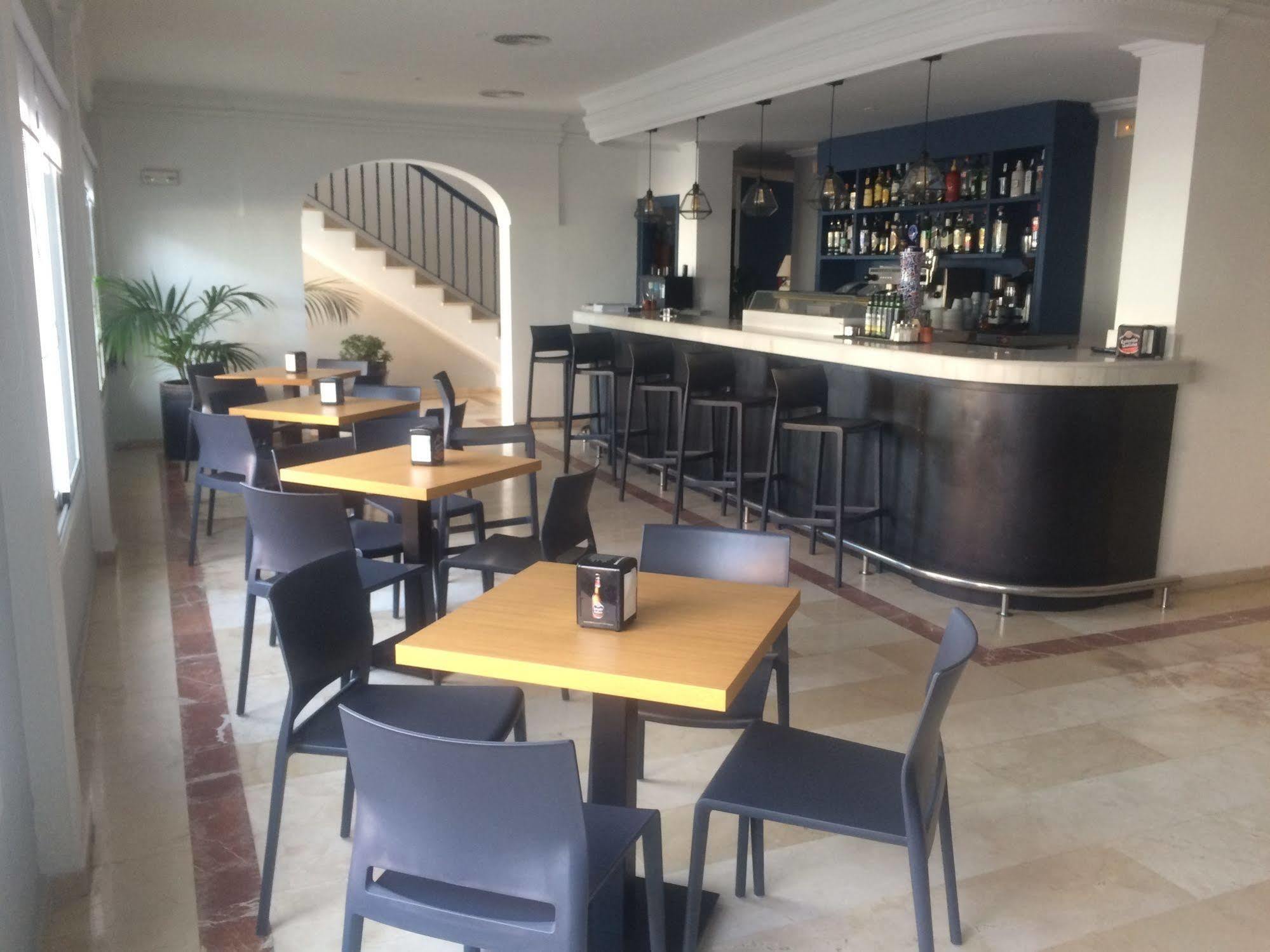 Hostal Drago Pueblo Nuevo de Guadiaro Luaran gambar